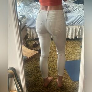 American Eagle white low rise skinny jeans, stretchy